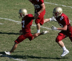 开云体育视频直播-温网力克美网，梅德韦杰夫惊艳四座，一场颠覆传统的网球盛宴