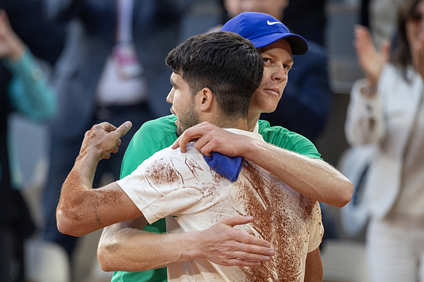 ATP总决赛翻盘温网,辛纳带队取胜 ATP总决赛翻盘温网,辛纳带队取胜