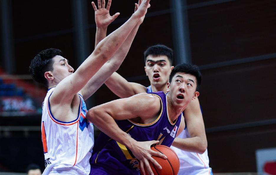 深圳队碾压新疆队，塔图姆高光表现