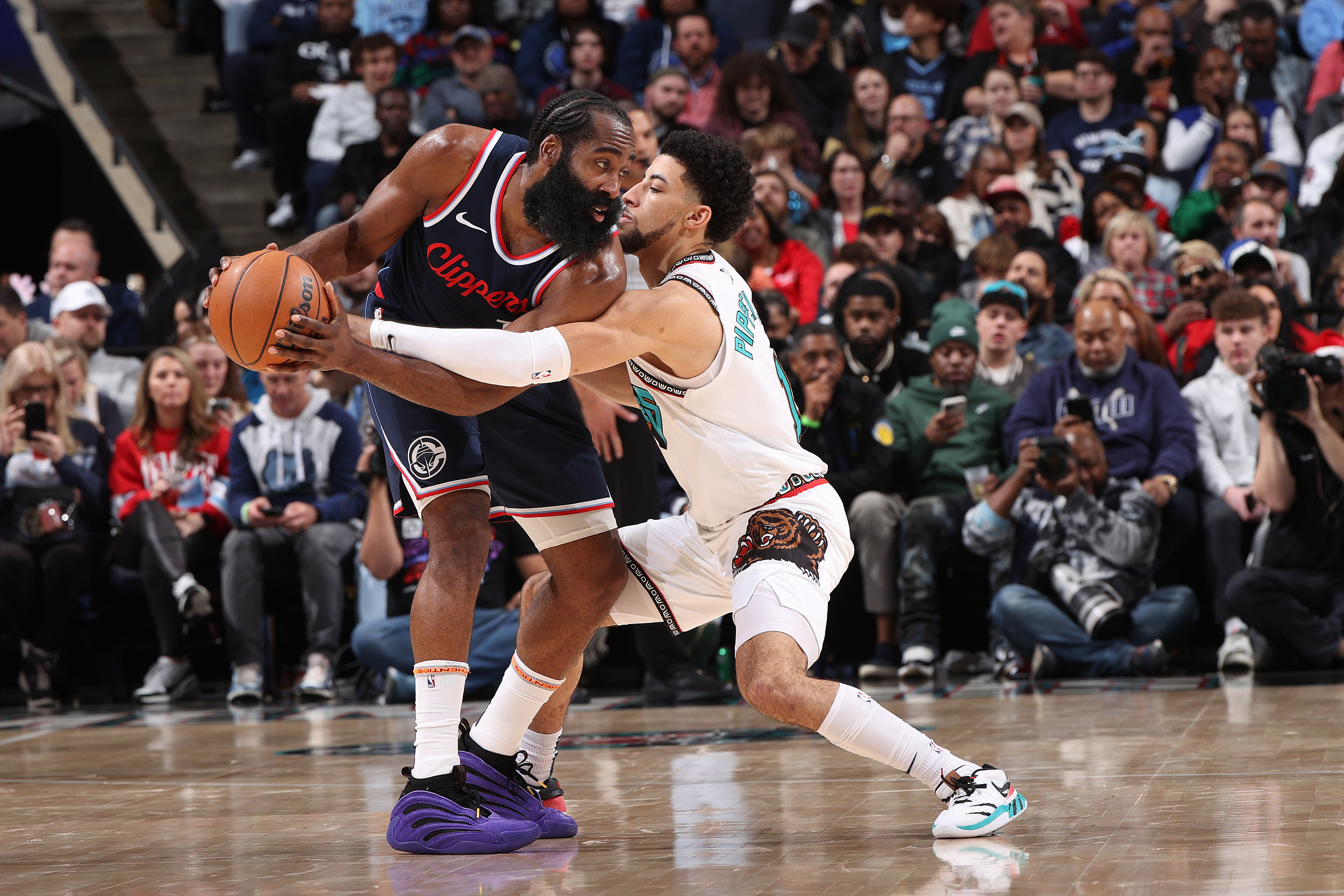 猛龙险胜勇士，哈登关键制胜