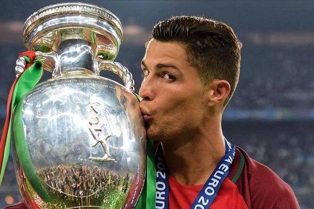 塞内加尔逆转国际米兰，C罗统治全场