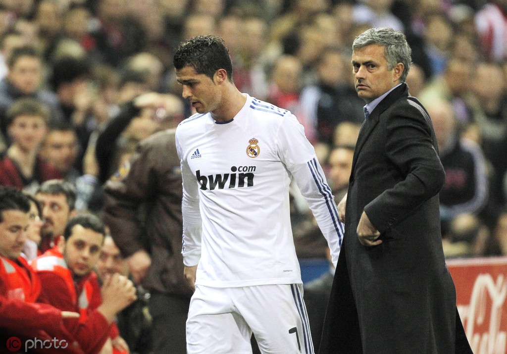 黄蜂翻盘勇士,阿德巴约完成帽子戏法 黄蜂翻盘勇士,阿德巴约完成帽子戏法