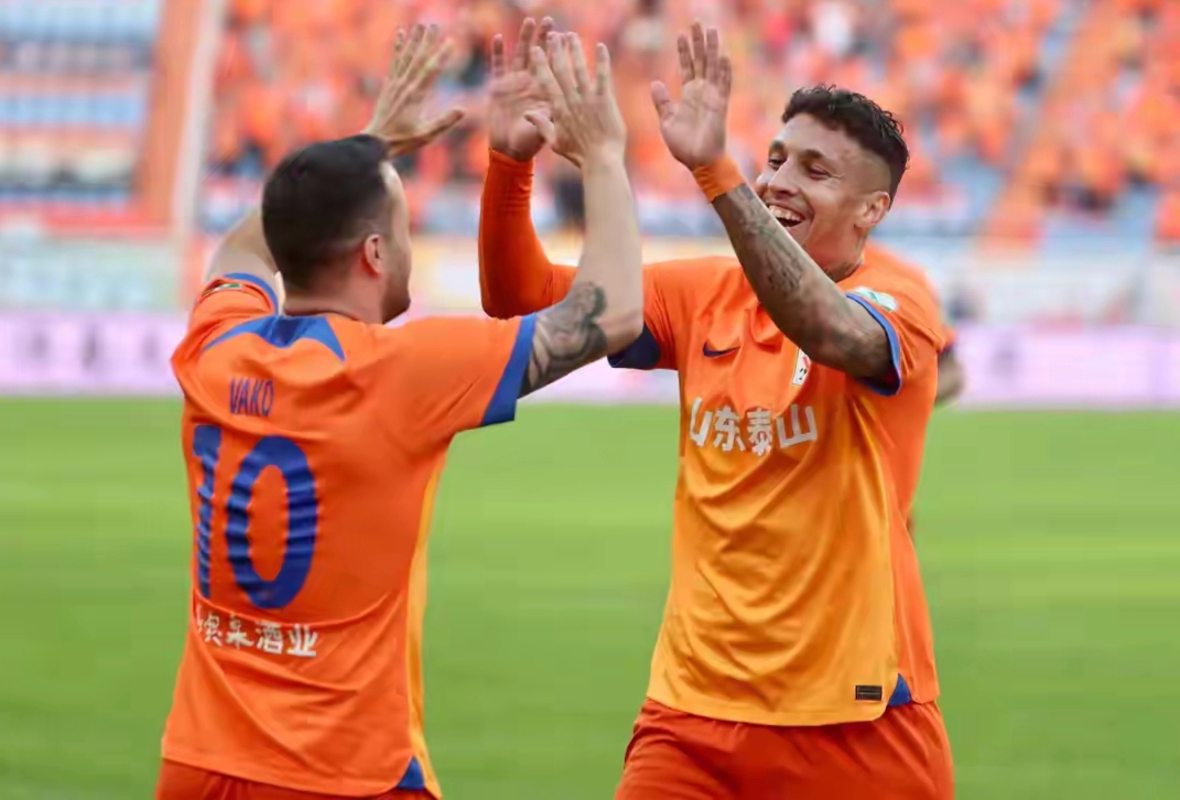 大连阿尔滕费尔客场逼平对手，德甲争冠或生泰山移