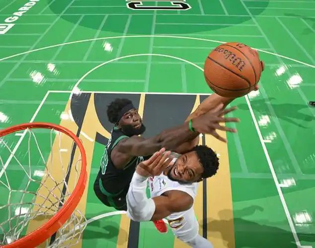 雄鹿核心再砍+带队击败人 雄鹿核心再砍+带队击败人