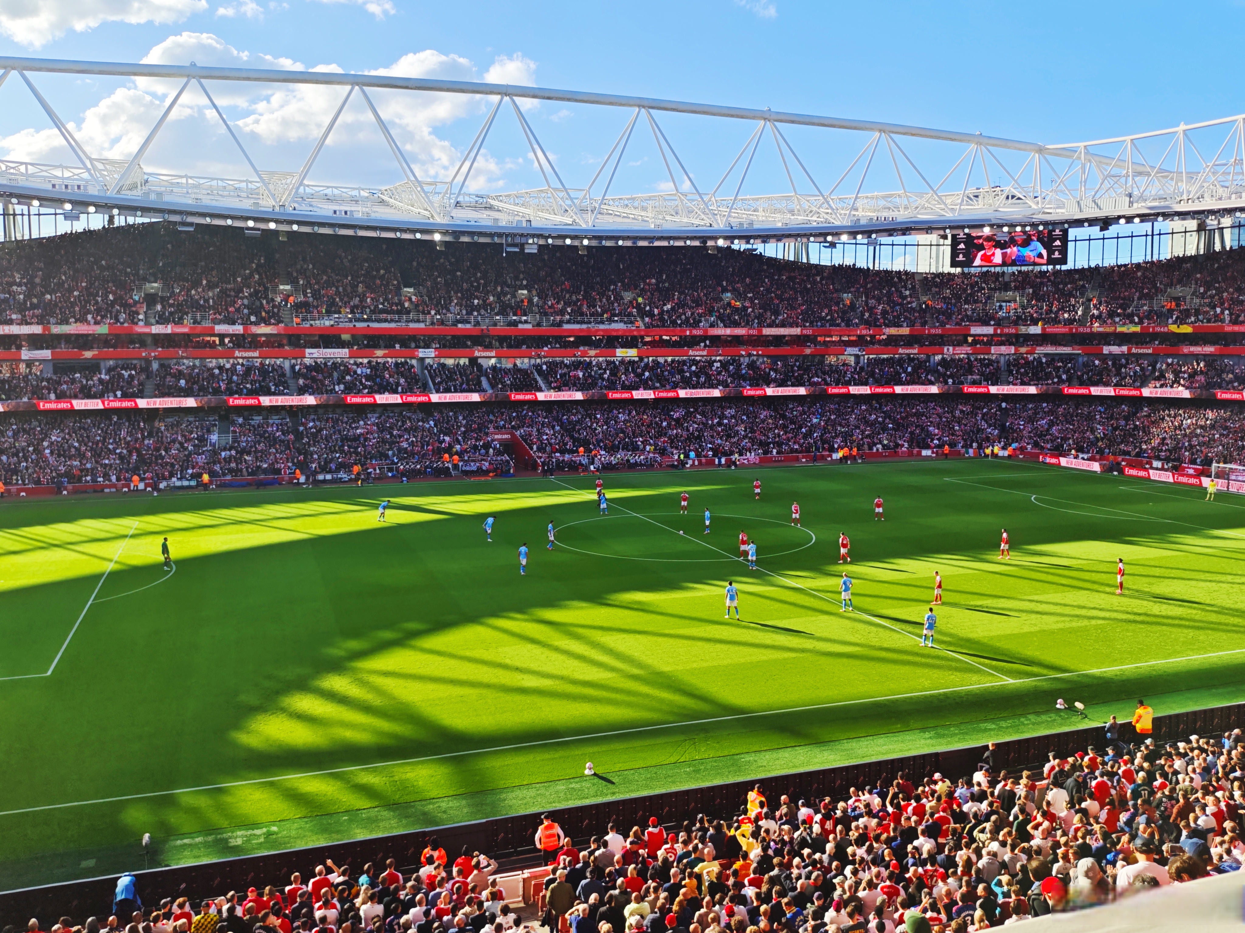 巴黎碾压阿森纳，马丁内利刷新纪录