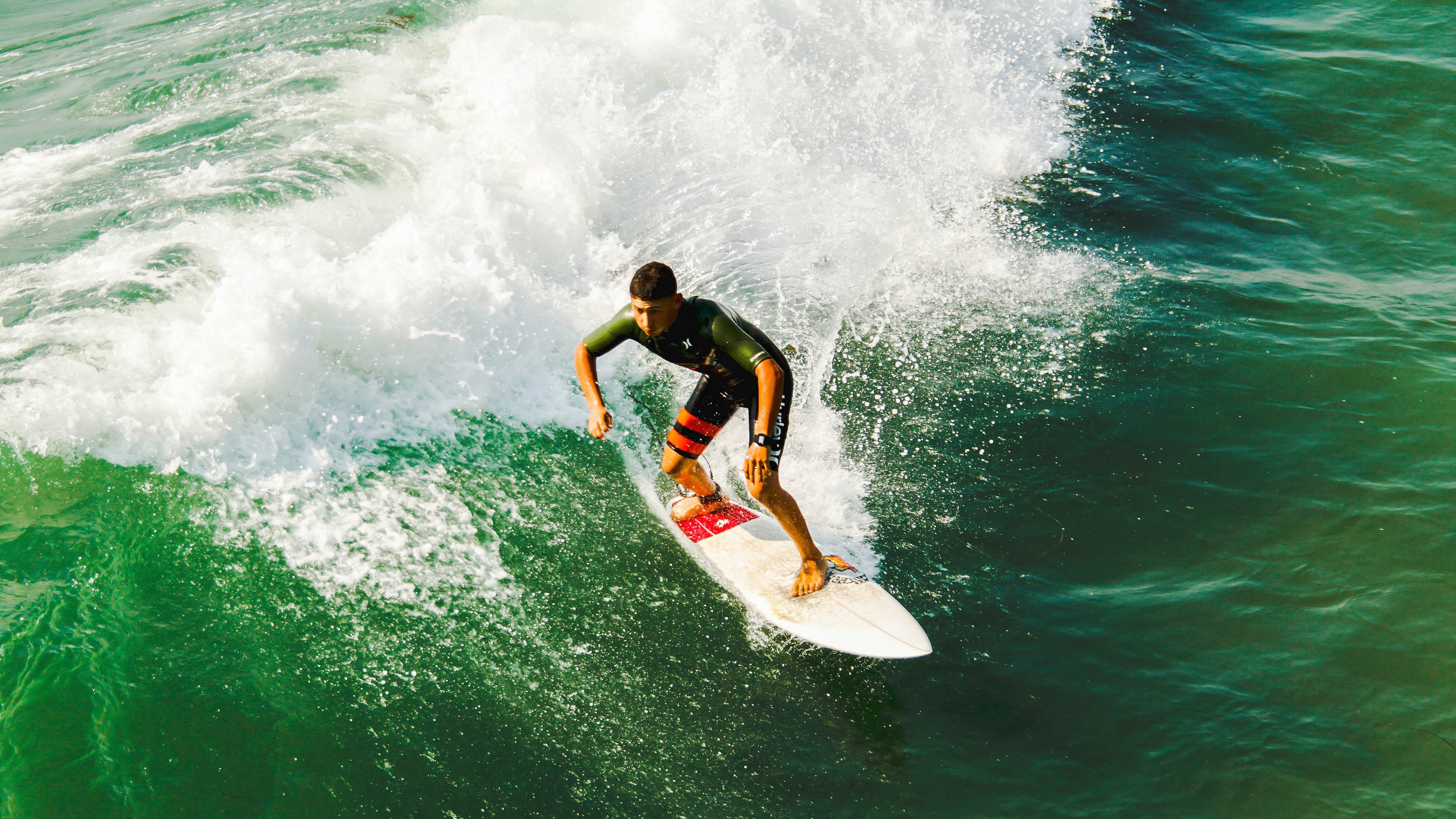 NBA季后赛之夜，伊布关键战不手软，当篮球场遇见霸气