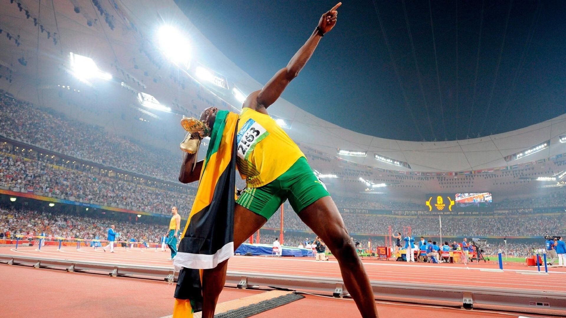 冰火交锋，当足球传奇驶入F1赛道—奥亚尔萨瓦尔的降维打击