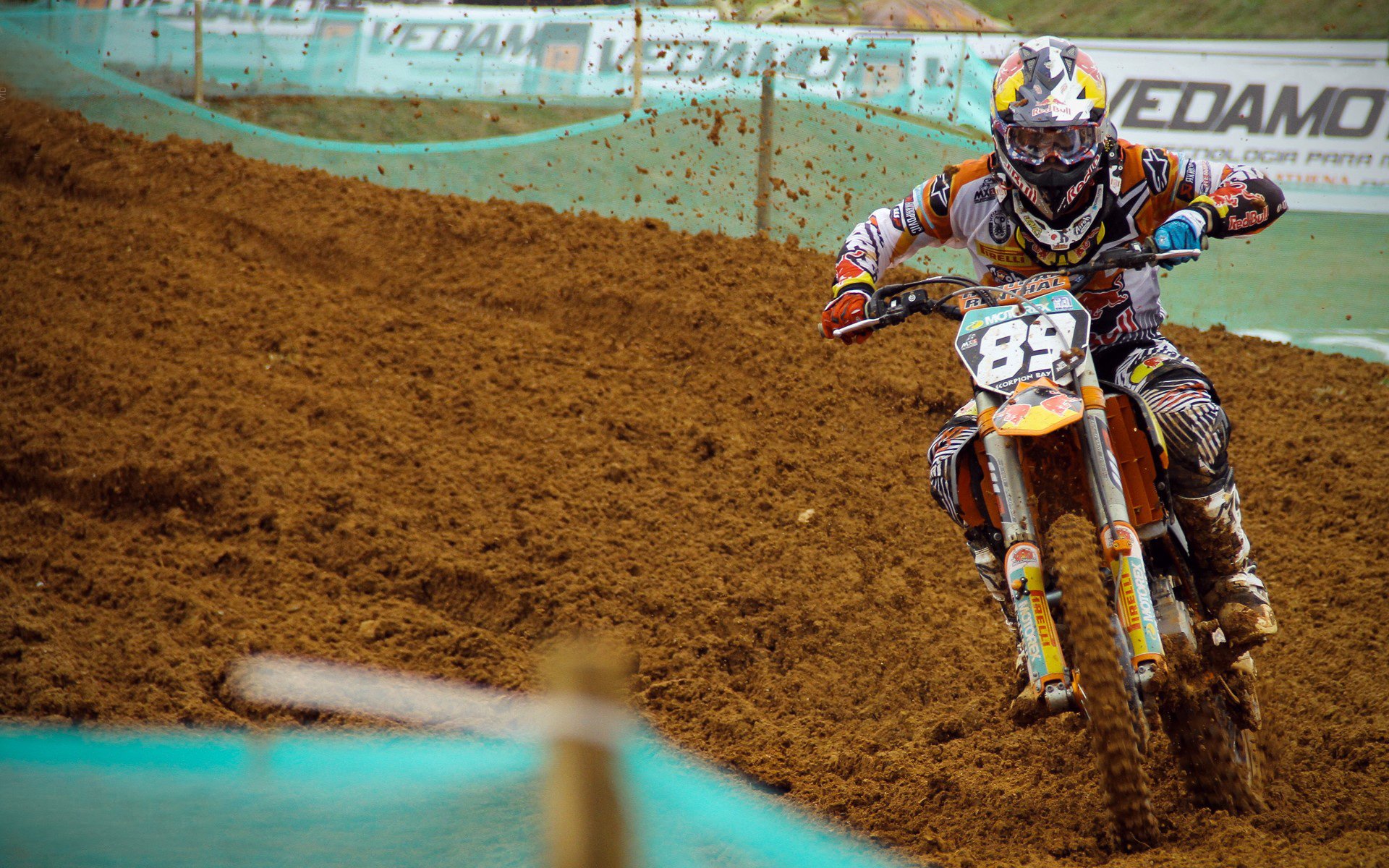 莱万连续三场破门定乾坤，莱比锡红牛力克塞维利亚拉开晋级身位